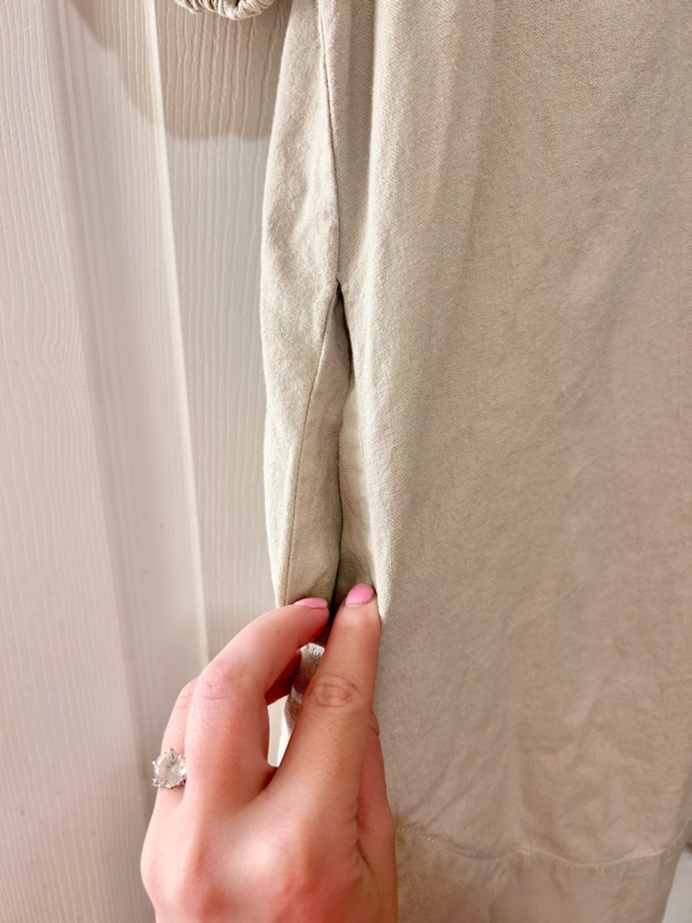 Cynthia Rowley Beige V-Neck Puff Sleeve Linen Dress - Classic Everyday Style - Picture 4 of 4